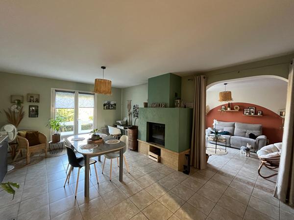 Maion LE CHAMP SAINT PERE trois chambres.