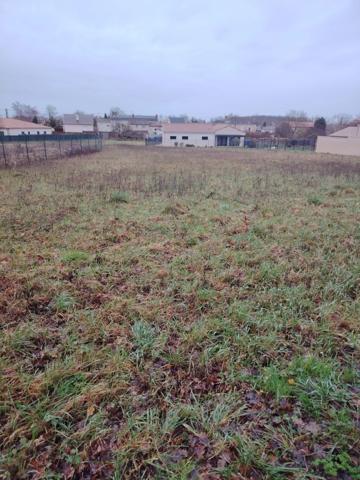 Beau Terrain de 1613 m² Neuville de Poitou proche du centre ville