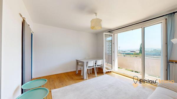 F4 rénové avec terrasse