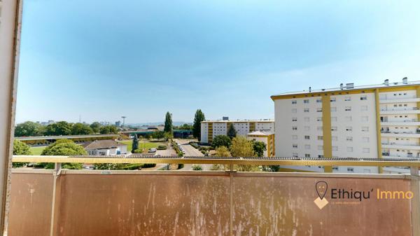 F4 rénové avec terrasse