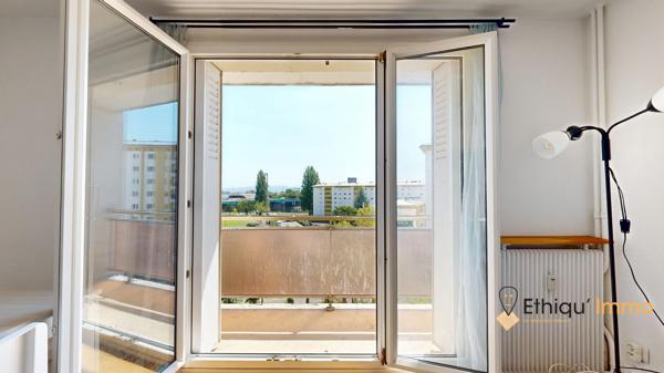 F4 rénové avec terrasse