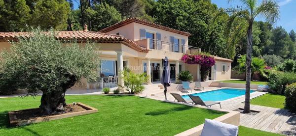 Vente                                                      Villa
                        
                     6 pièces                      147 m2                     à Draguignan