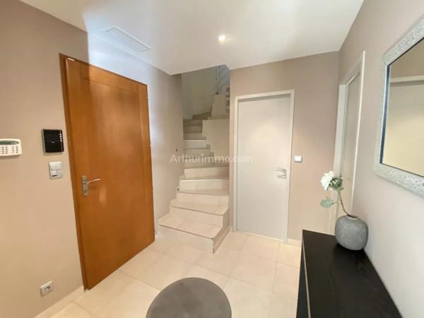 Vente                                                      Villa
                        
                     6 pièces                      147 m2                     à Draguignan
