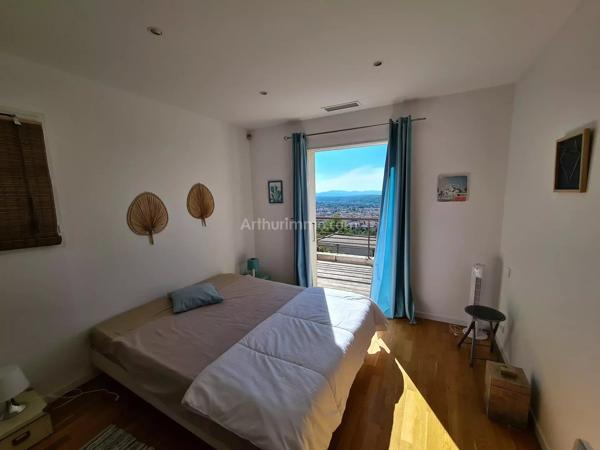 Vente                                                      Villa
                        
                     6 pièces                      147 m2                     à Draguignan
