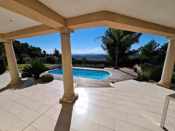 Vente                                                      Villa
                        
                     6 pièces                      147 m2                     à Draguignan