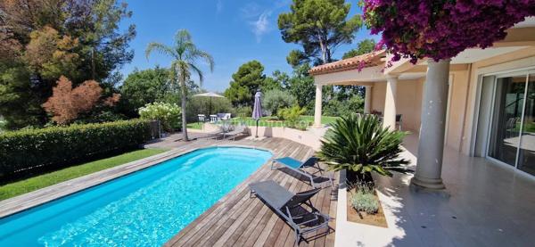 Vente                                                      Villa
                        
                     6 pièces                      147 m2                     à Draguignan