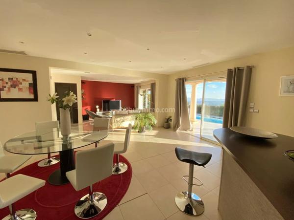 Vente                                                      Villa
                        
                     6 pièces                      147 m2                     à Draguignan