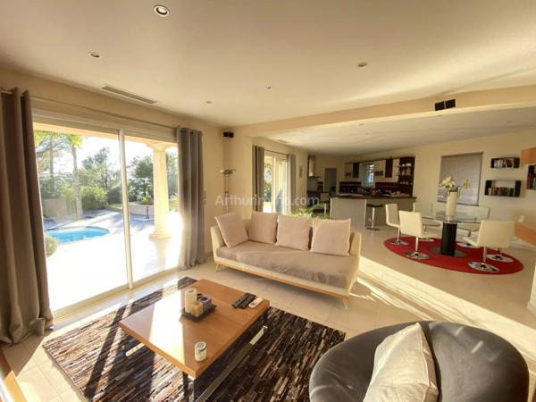 Vente                                                      Villa
                        
                     6 pièces                      147 m2                     à Draguignan