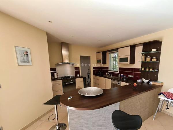 Vente                                                      Villa
                        
                     6 pièces                      147 m2                     à Draguignan
