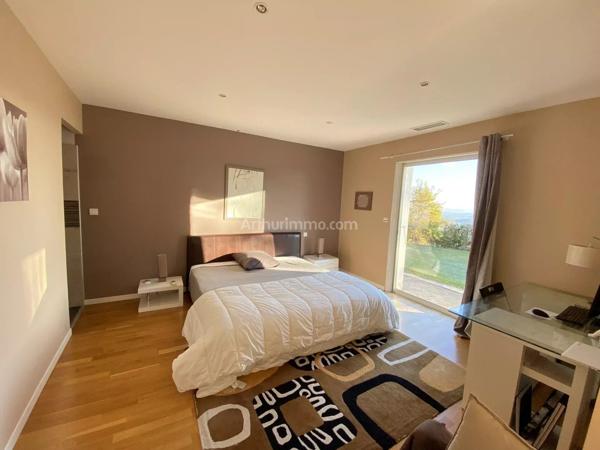 Vente                                                      Villa
                        
                     6 pièces                      147 m2                     à Draguignan