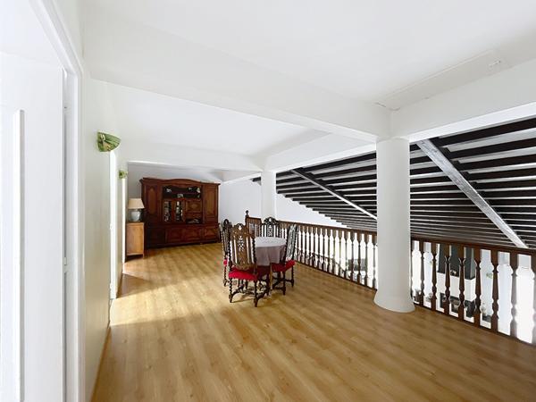 Maison architecte proche centre yssingeaux sur 2000 m2 de terrain avec piscine