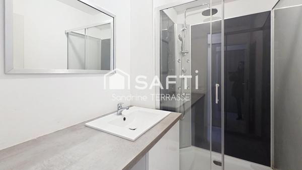 BEL APPARTEMENT LUMINEUX AVEC GARAGE