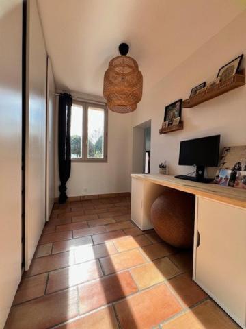 Maison de plain-pied – 90 m²  entiérement rénovée.