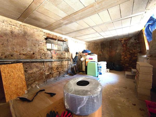 PETITE MAISON DE BOURG A TERMINER DE RENOVER