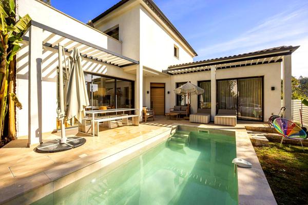 Belle villa contemporaine à Mougins proche vieux village et écoles internationales