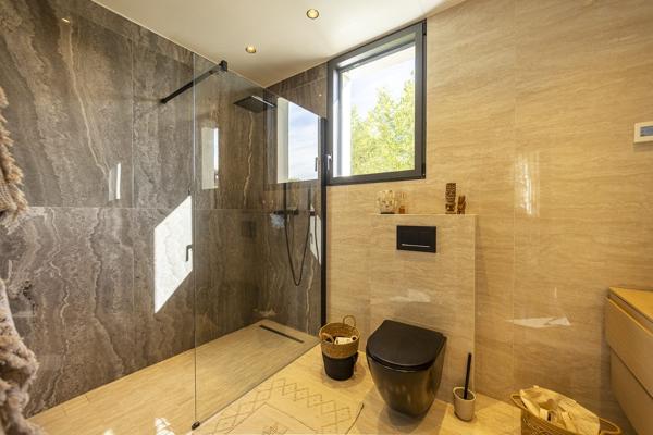 Belle villa contemporaine à Mougins proche vieux village et écoles internationales