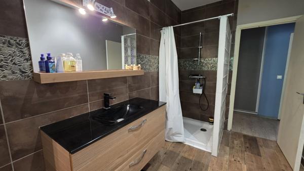 Maison
         3 pièces
        - 92 m² 160 000 € *