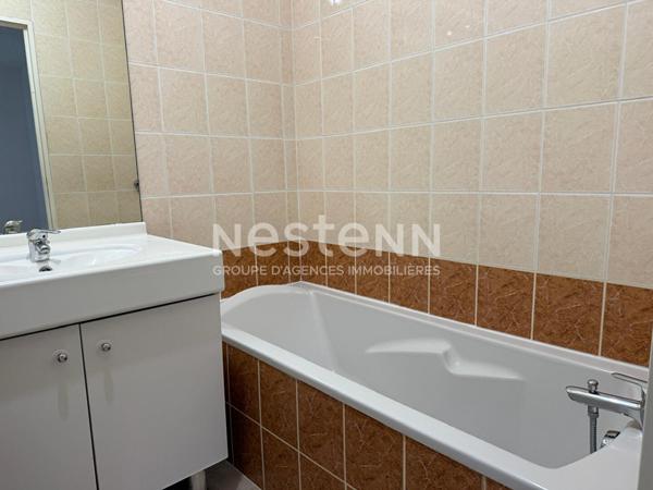 Appartement T2 avec Terrasse au Fort de Bron dans un immeuble récent et Garage - 69500 BRON