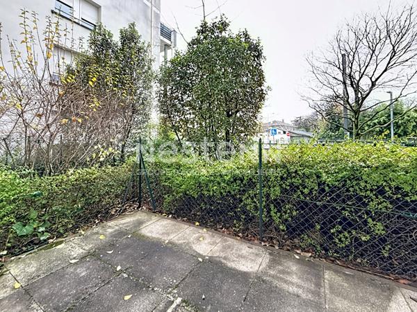 Appartement T2 avec Terrasse au Fort de Bron dans un immeuble récent et Garage - 69500 BRON