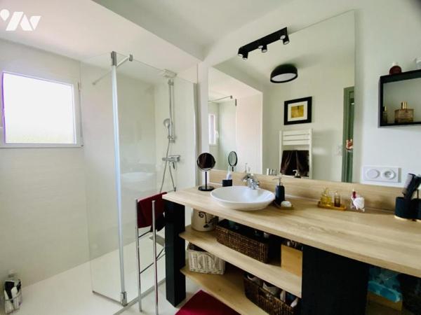  Maison 143 m² à Plescop + terrain 700 m² – Proche commerces/écoles/bus