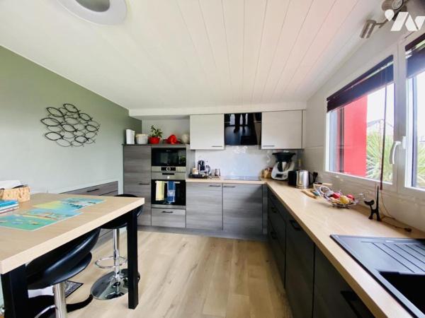  Maison 143 m² à Plescop + terrain 700 m² – Proche commerces/écoles/bus