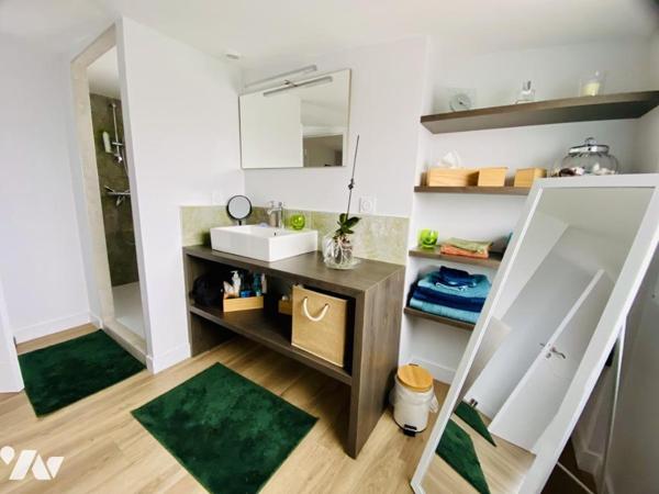  Maison 143 m² à Plescop + terrain 700 m² – Proche commerces/écoles/bus