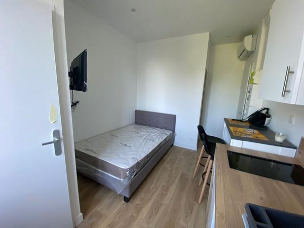 CENTRE VILLE STUDIO MEUBLE RENOVE chauffage et eau compris , Brest