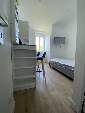 CENTRE VILLE STUDIO MEUBLE RENOVE chauffage et eau compris , Brest