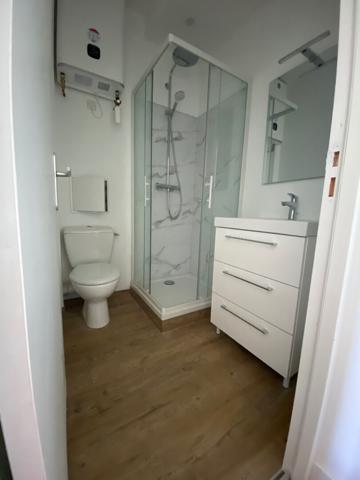 CENTRE VILLE STUDIO MEUBLE RENOVE chauffage et eau compris , Brest