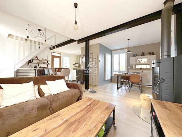 CHAVILLE - Centre ville - Maison de 3 chambres, un bureau et jardinet €690 000 ** - Référence 681-C
