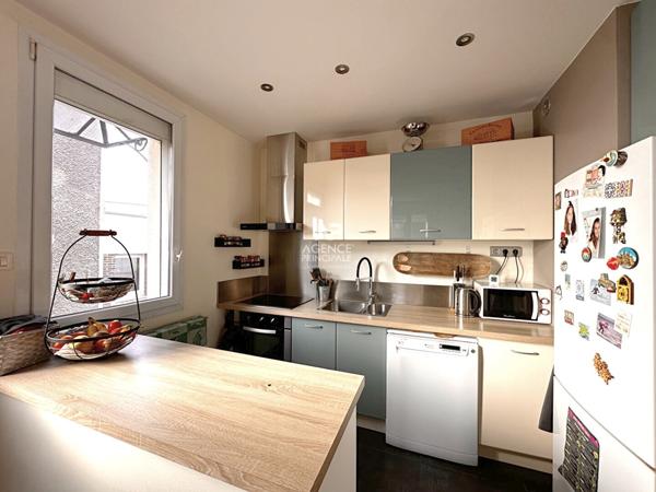 CHAVILLE - Centre ville - Maison de 3 chambres, un bureau et jardinet €690 000 ** - Référence 681-C