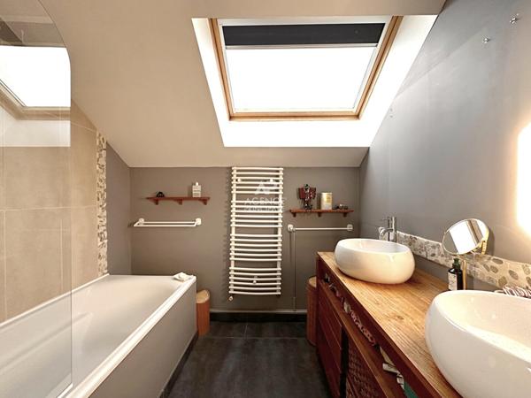 CHAVILLE - Centre ville - Maison de 3 chambres, un bureau et jardinet €690 000 ** - Référence 681-C