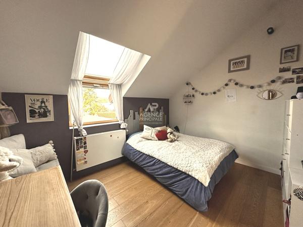 CHAVILLE - Centre ville - Maison de 3 chambres, un bureau et jardinet €690 000 ** - Référence 681-C