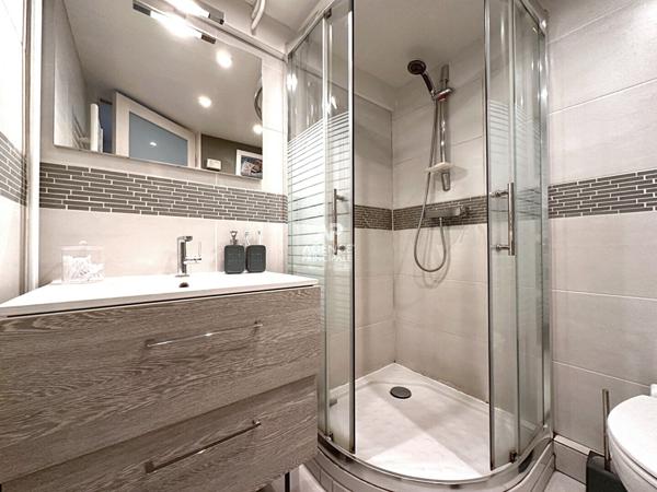 CHAVILLE - Centre ville - Maison de 3 chambres, un bureau et jardinet €690 000 ** - Référence 681-C