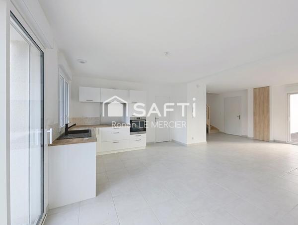 Maison neuve RE 2020 avec garage et jardin