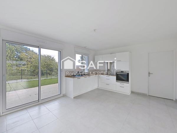 Maison neuve RE 2020 avec garage et jardin