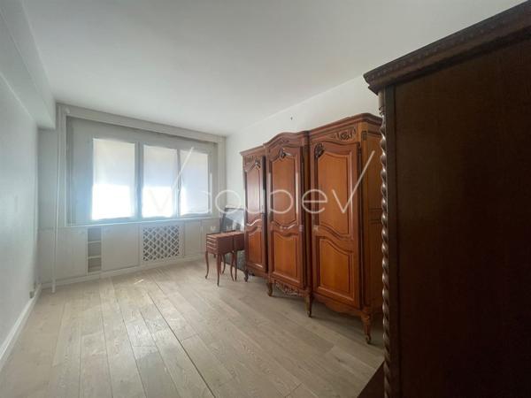 LILLE centre/ gares- 550 000 € FAI
