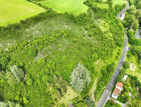 Terrain dominant de 5 200 m² vue dégagée, projet de villa validé
