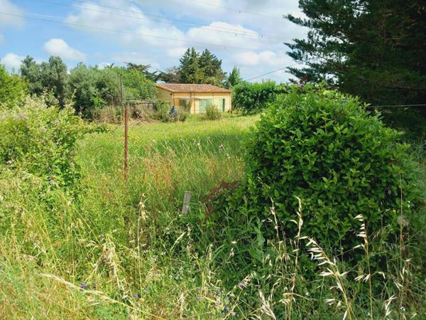TERRAIN AVEC MAZET  et batiment agricole à Espondeilhan