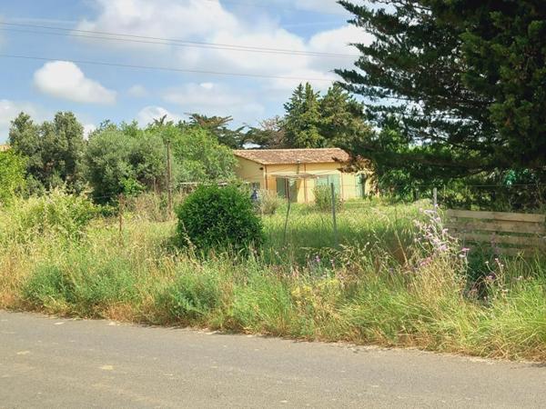 TERRAIN AVEC MAZET  et batiment agricole à Espondeilhan