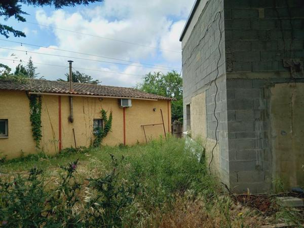 TERRAIN AVEC MAZET  et batiment agricole à Espondeilhan