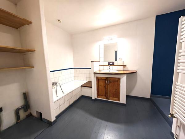 Appartement + Local 3 pièces à Marseille -  Conception / Camas