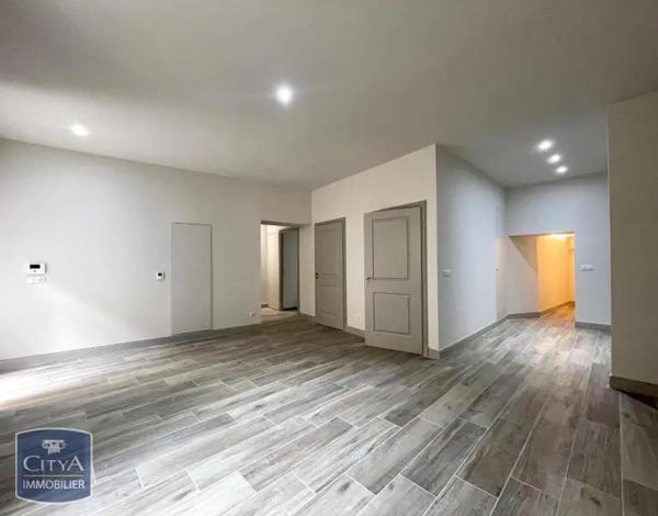 Appartement à louer 4 pièces 80.6m²