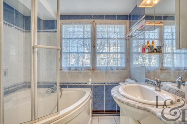 Maison traditionnelle des années 1970 à vendre à Villeneuve-sur-Lot