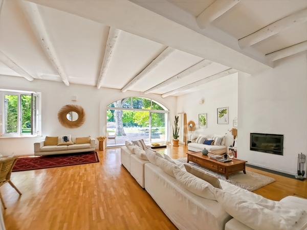 Mas à vendre 9 pièces CABANNES (13)