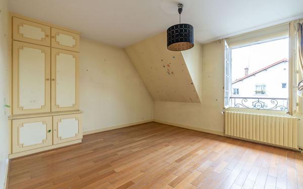 Maison à vendre    6 pièces • 180 m2 Saint-Maur-des-Fossés