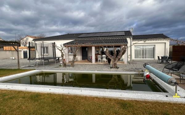 Maison à vendre    5 pièces •  Lablachère