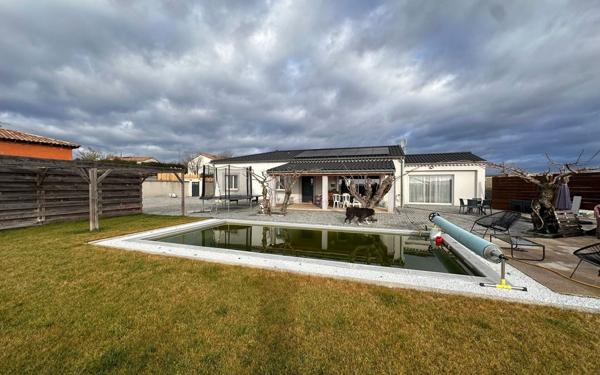 Maison à vendre    5 pièces •  Lablachère