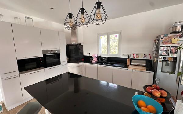 Maison à vendre    5 pièces •  Lablachère