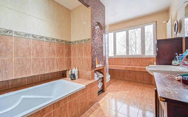 Maison à vendre    6 pièces •  Pantin